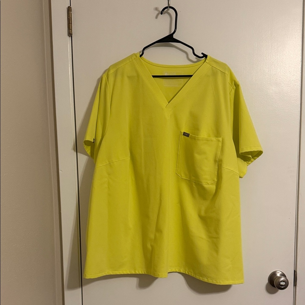 Women’s Serving Lime Catarina one pocket scrub top